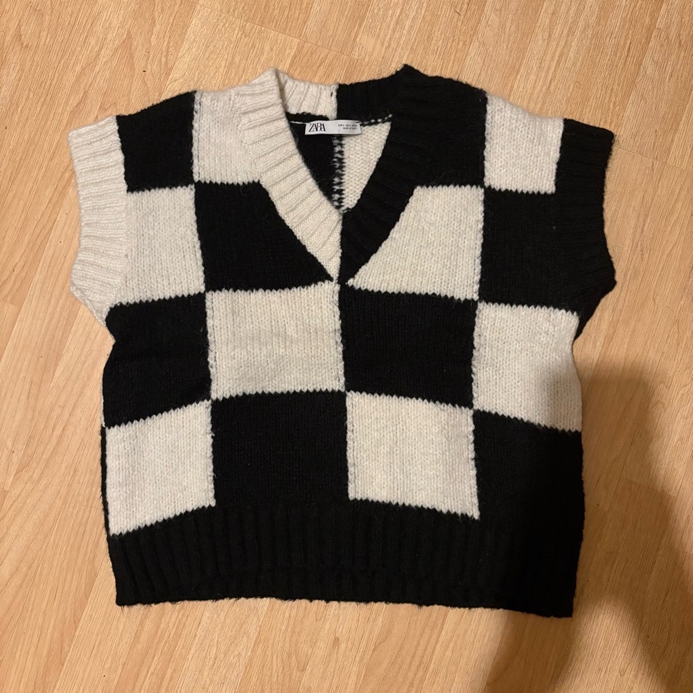 Zara Black and White Geometric Knit Sweater - Picture 4 of 7
